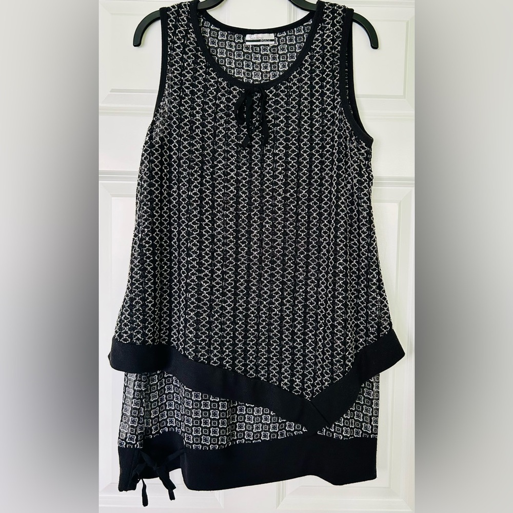 Mirror Image Black and White Geometric Sleeveless Tunic